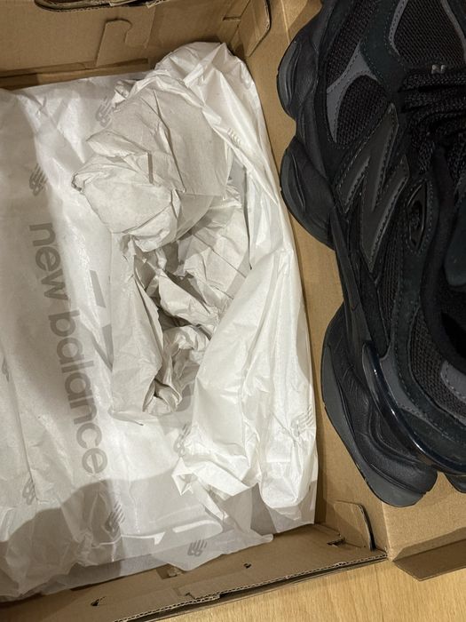 маратонки New Balance 9060 номер 42.5