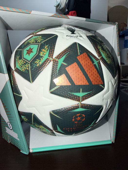 Футболна топка UCL season 24/25