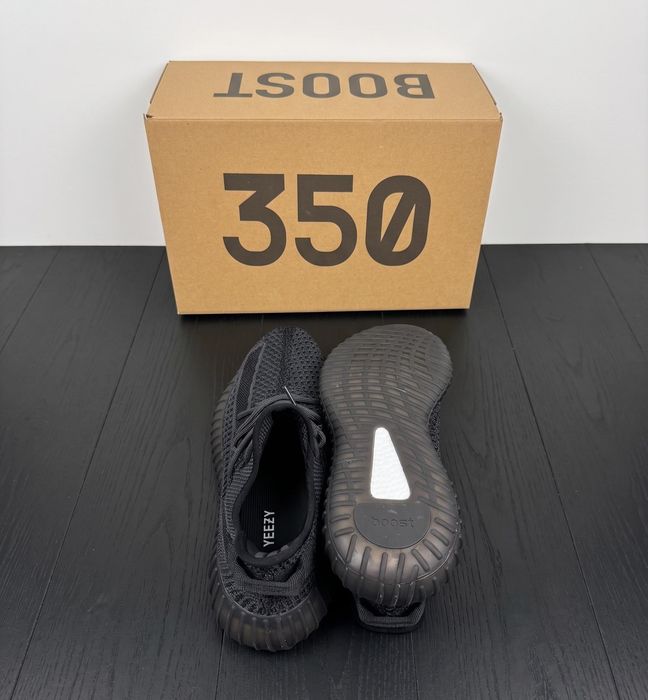 Adidasi Yeezy Boost 350 v2 Negru Black