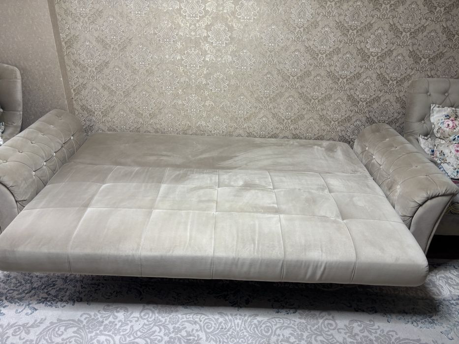 Мягкий диван с креслом