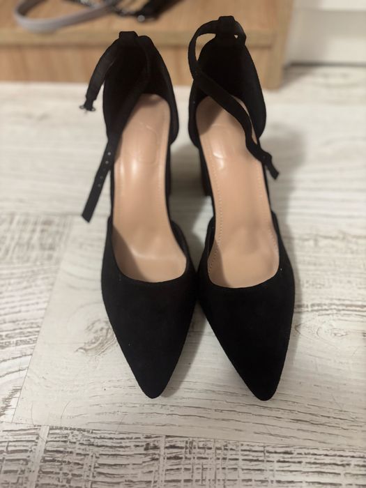 Черни токчета,затворени