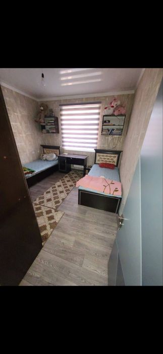 Srochna Boulling oldida 4 xonali uy sotiladi