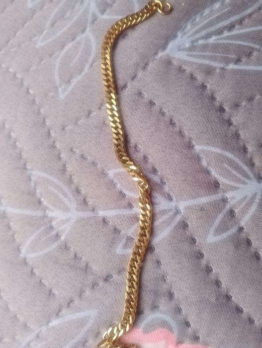 Ланец за ръка в златен цвят