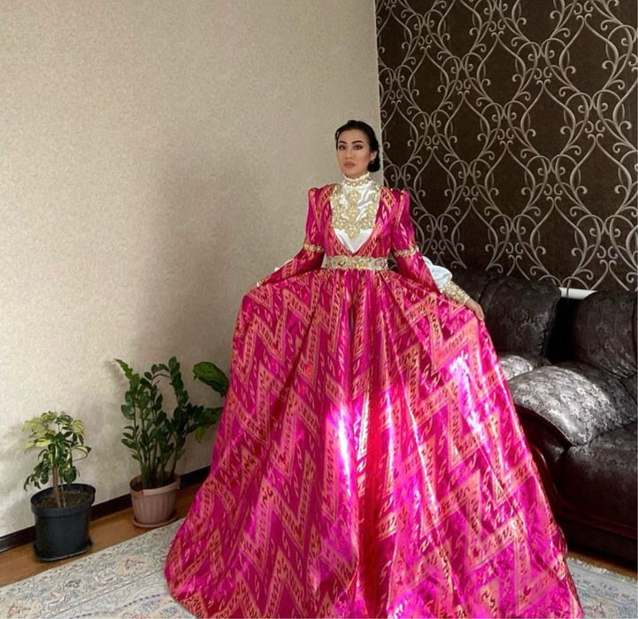 Продам платья для ника и чон той