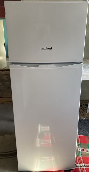 Продавам хладилник Vestfrost