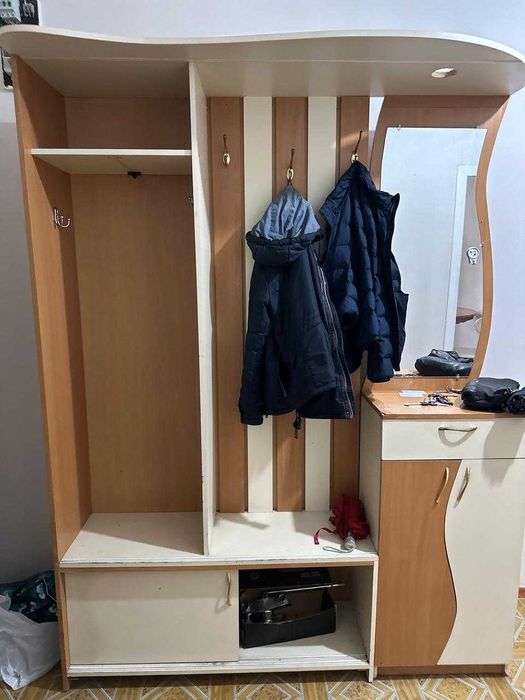 Бесплатно Прихожка хорошем состоянии