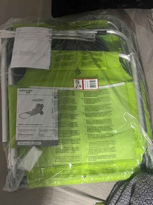 Чисто нов шазлонг с колелца