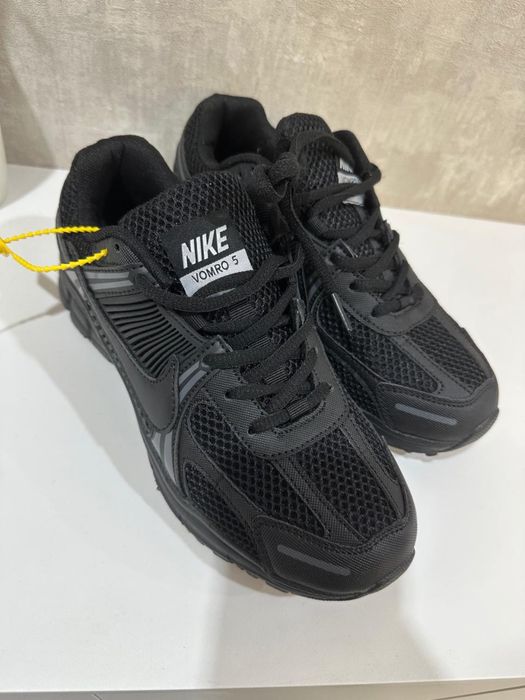 Продам новые кроссовки