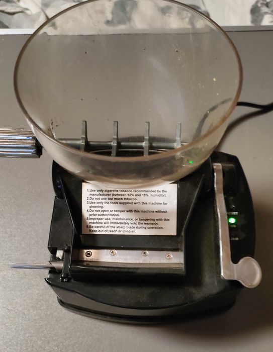 Машинка за пълене на цигари + гилзи за цигари