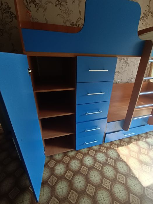 Продам двухъярусную  кровать