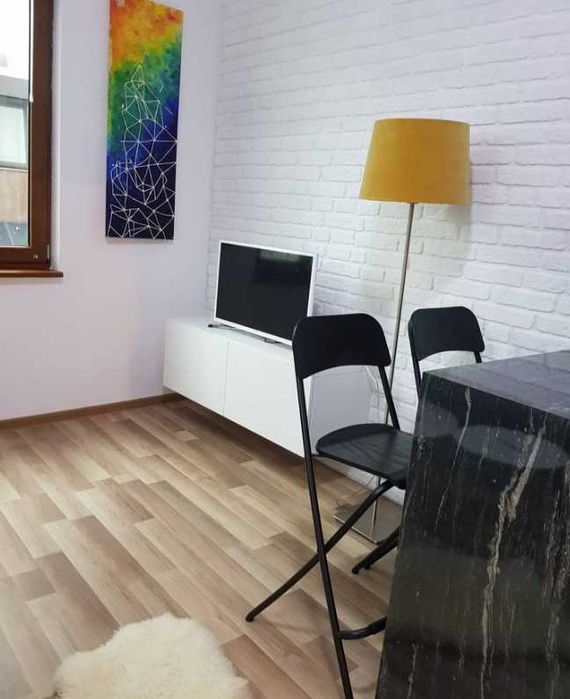 Дава се под наем Двустаен апартамент в Бургас, Център - 64 кв.м за 400 € - Снимка #1