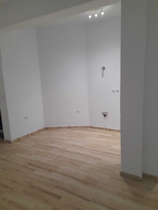 Дава се под наем Магазин в Петрич - 100 кв.м за 300 € - Снимка #5