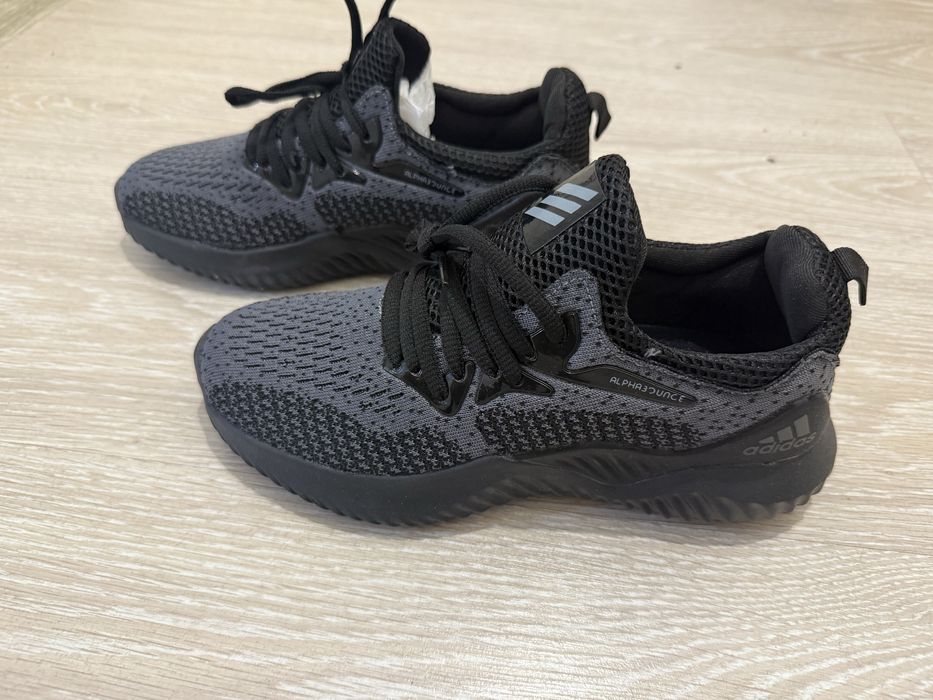 Кроссовки 39размер новые