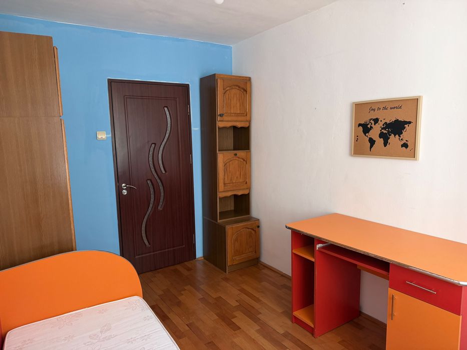 Inchiriez apartament 3 camere Decebal cu loc de parcare