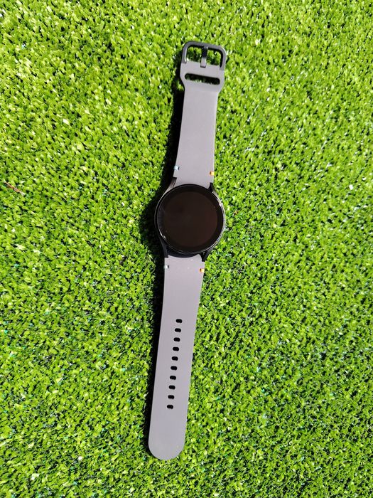Смарт часовник Samsung Galaxy Watch FE