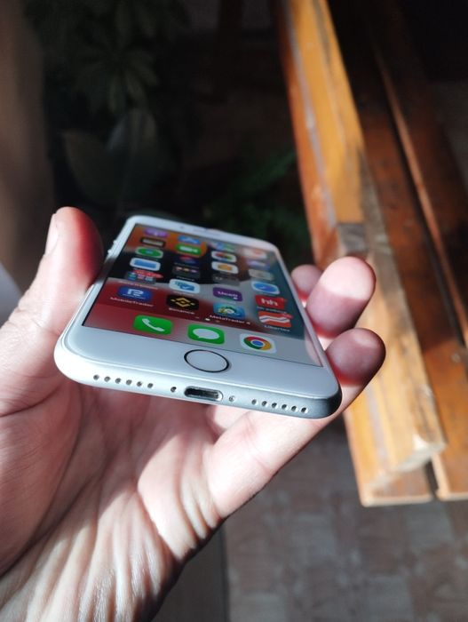 I phone 7, 32GB, yomkost 100%, korobka, aparatga javob