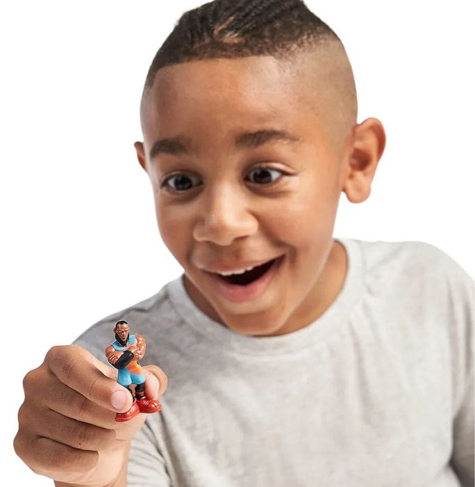 набор игрушек из фильма с Леброном