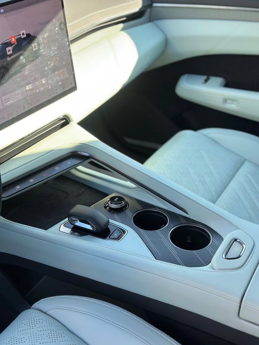 Sotiladi zeekr 001 srocna