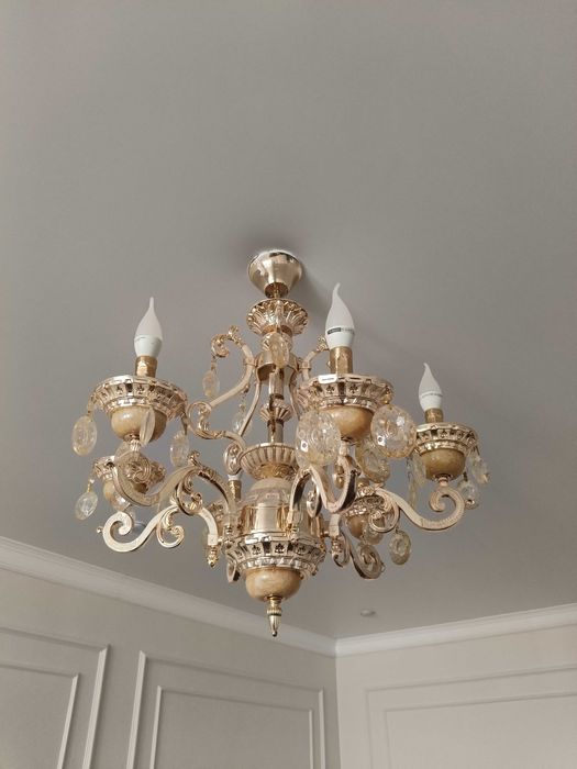 Люстра шестирожковая