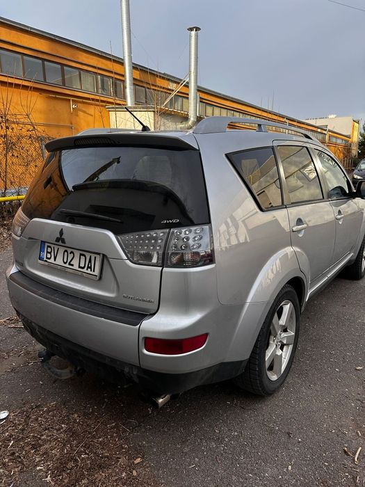 Vând Mitsubishi Outlander 2.0 Di-D