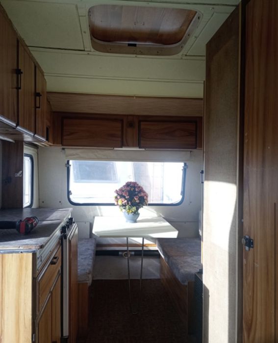 Vând rulotă cu acte