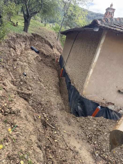Услуги с Мини Багер,Бобкат,Тристранен самосвал,Пътна помощ.