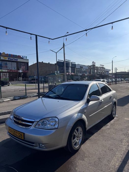 Lacetti 1.6 sotiladi narxi kelishgan holda