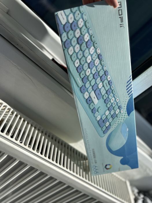 Tastatură wireless modernă + mouse inclus