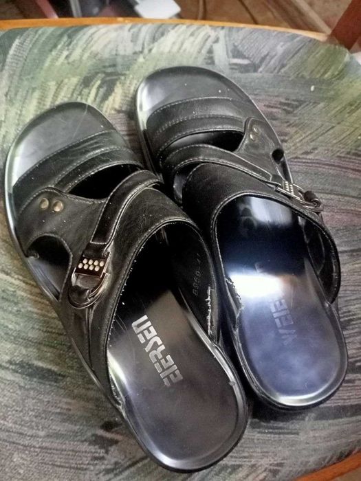 шлепки мужские . черного цвета размер 40-41