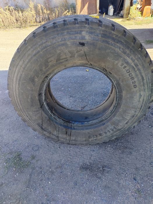 Шина 11.00. R20  хх