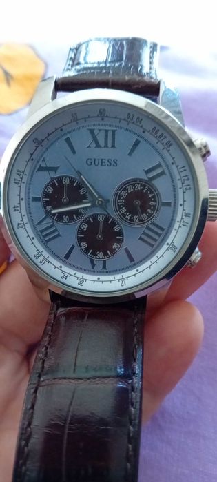 Ceas guess,purtat de cateva ori.