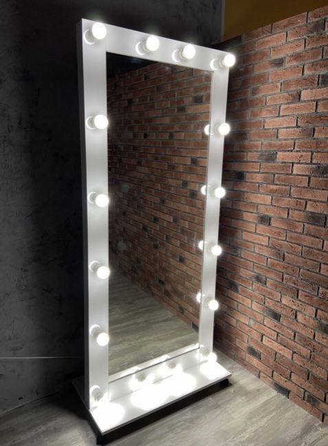 Зеркало с освещением