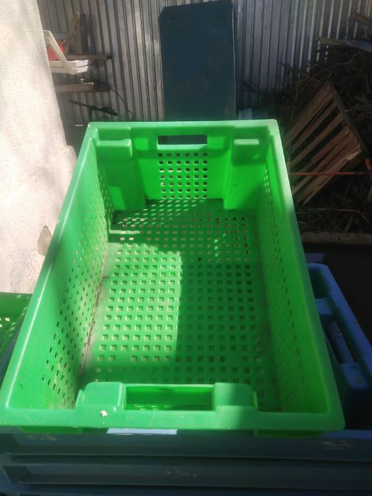Продается пластиковые ящики