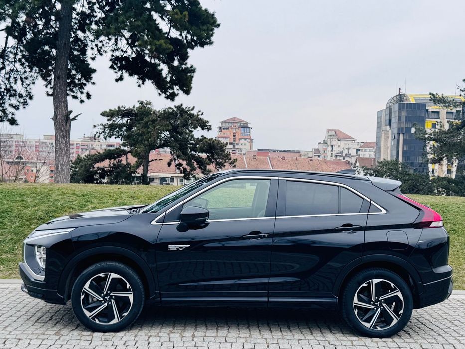 Mitsubishi Eclipse-Cross Mitsubishi Eclipse Cross Plus Select fabr 2023 Hybrid 4WD