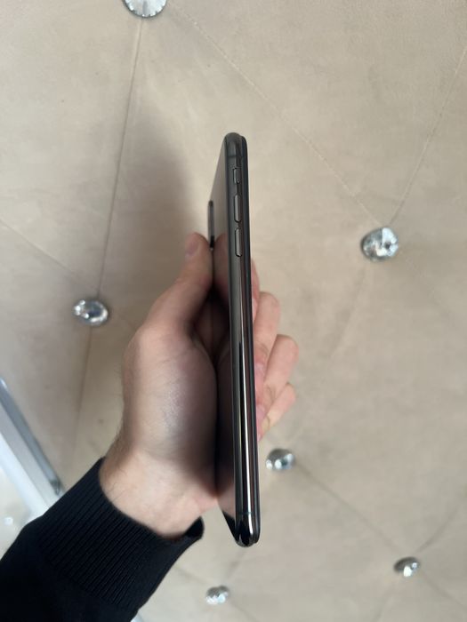 Продам IPhone XS max 64gb