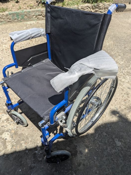 Cărucior pentru persoane cu dizabilități produs Nou