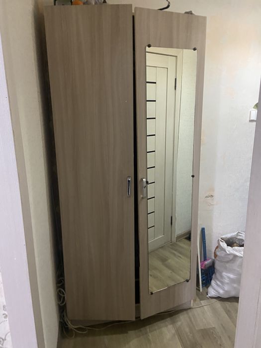 Продам прихожую с зерколом продам