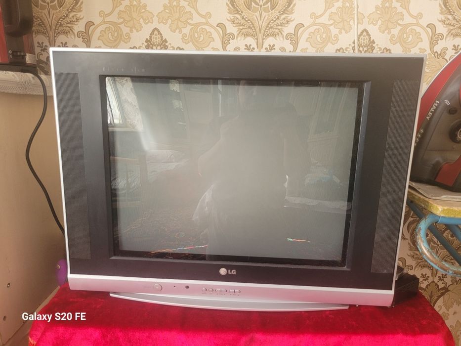 LG телевизор сотилади