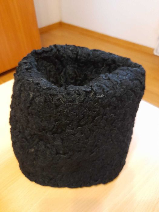 Caciula barbateasca Astrahan culoare negru stare perfecta