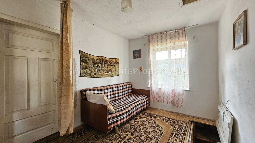 Двуетажна къща в планината, с. Давидково, област Смолян