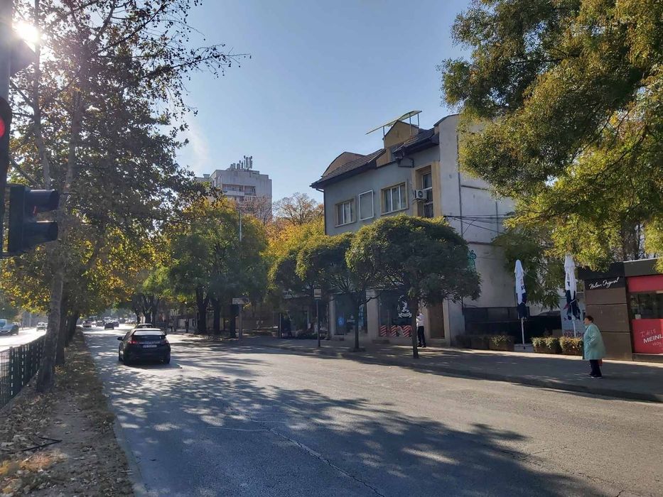 Дава се под наем Магазин в Пловдив, Индустриална зона - Изток - 44 кв.м за 459 € - Снимка #1