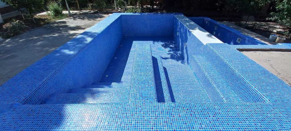 Строительство бассейнов любой формы / Обслуживание /Под ключ