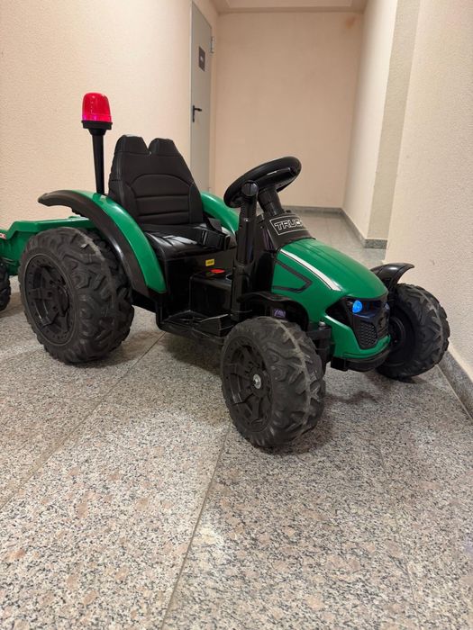 Tractor Electric cu remorca si telecomanda 12v