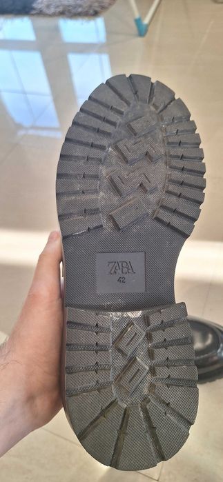Pantofi din piele neagră Zara