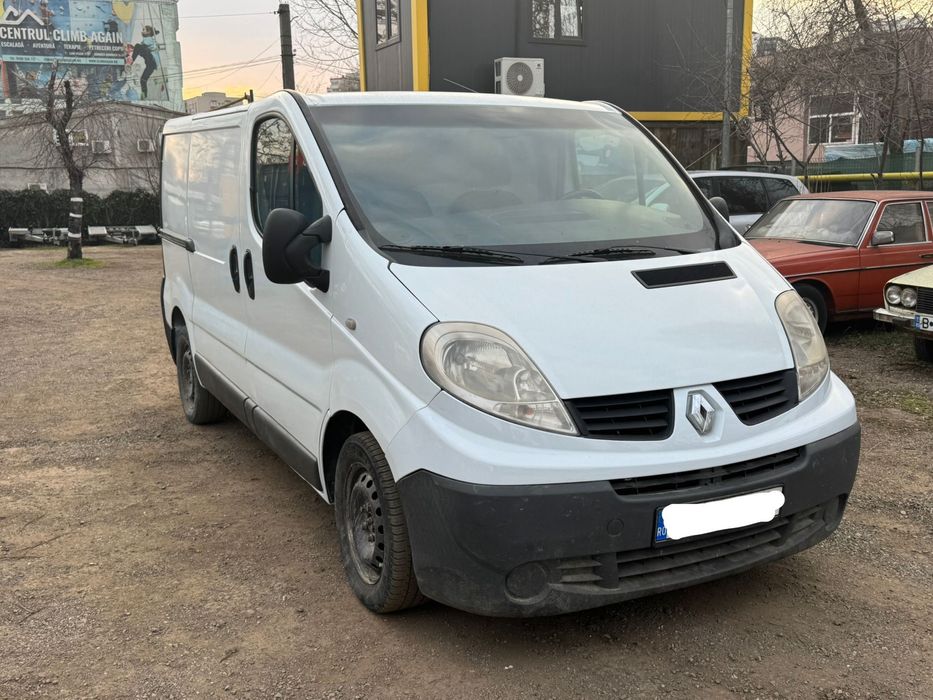 * Renault Trafic  *