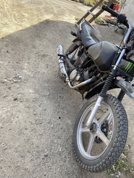 Продаю мотоцикл Сузуки 125 кубов