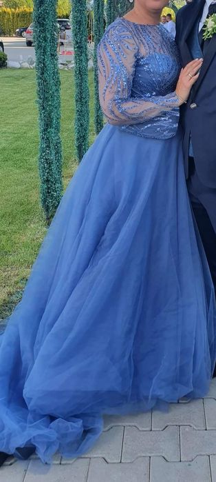 Vând rochie de nașa