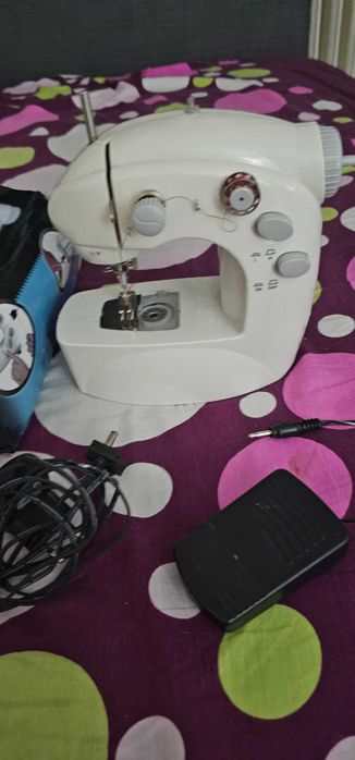 mini masina de cusut  electrica  Sew Whiz model