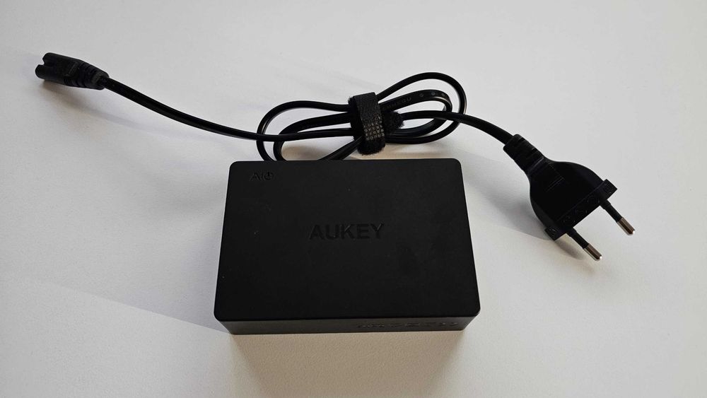 Aukey Încărcător Fără Cablu cu 6 Porturi USB-A 60W Quick Charge 3.0 Negru
