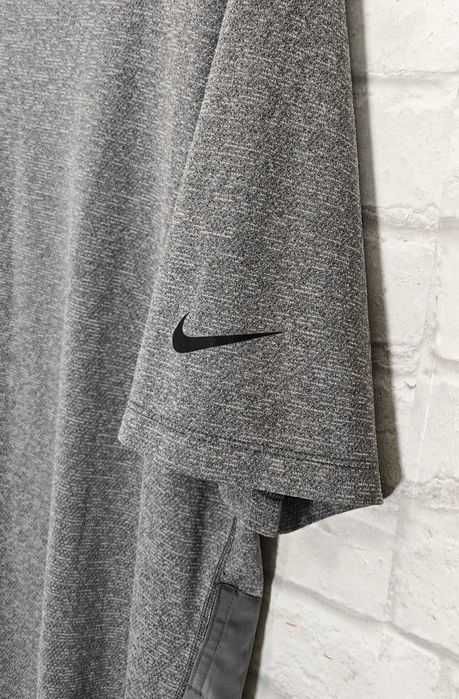 SALE % NIKE Оригинална мъжка тениска за тичане / фитнес размер L